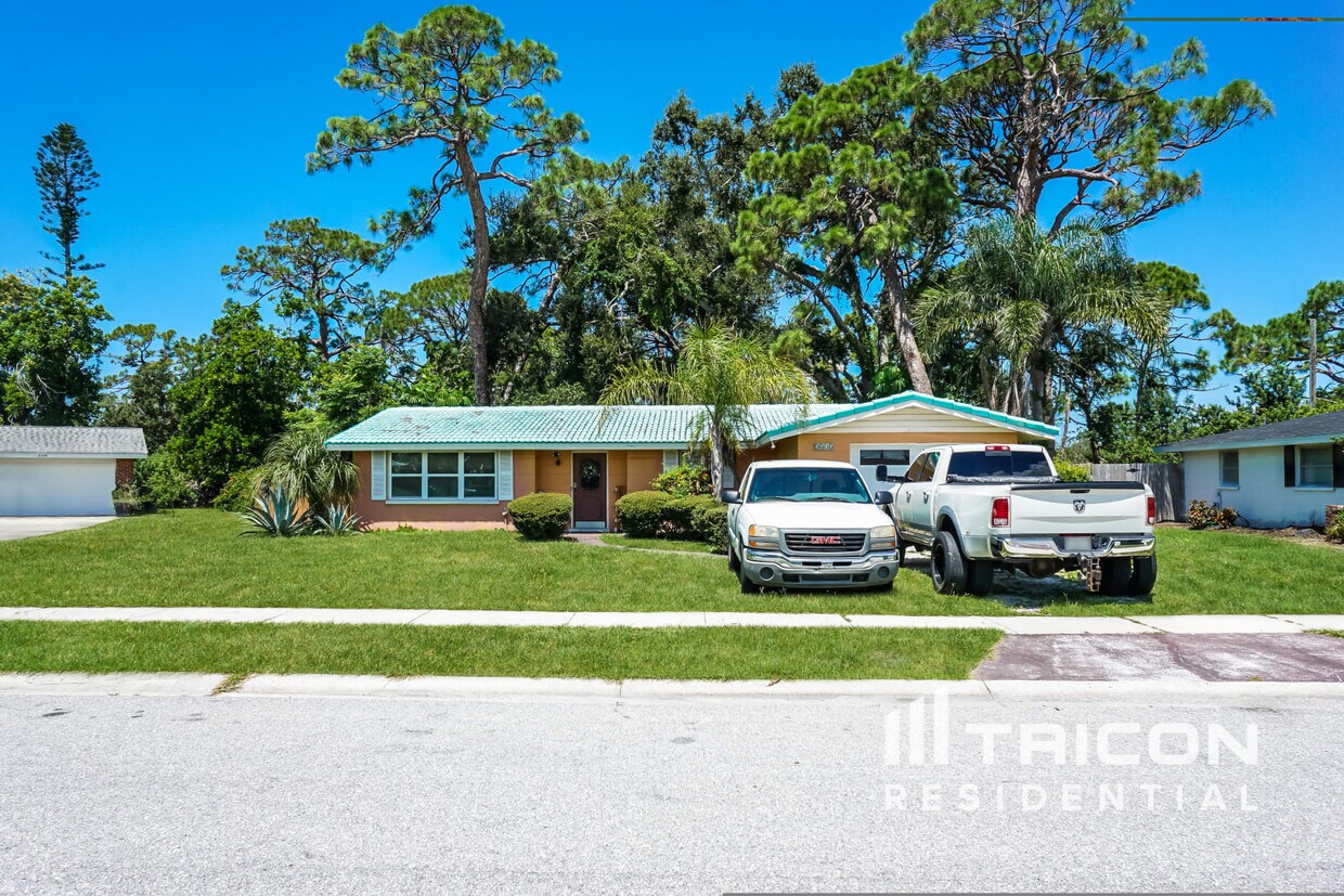 Primary Photo - 2432 Breakwater Cir
