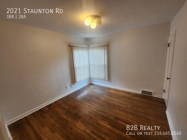Foto del edificio - 2021 Staunton Rd