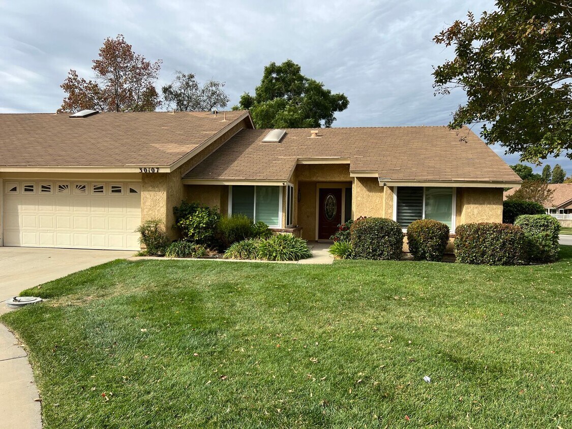 Primary Photo - Nicely updated Valencia model home in Leis...