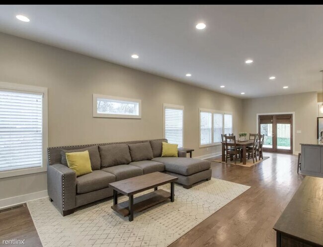 Foto del edificio - 4 br, 2.5 bath House - 421 Moore Avenue B