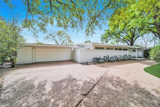 Foto del edificio - 3323 Longfield Cir