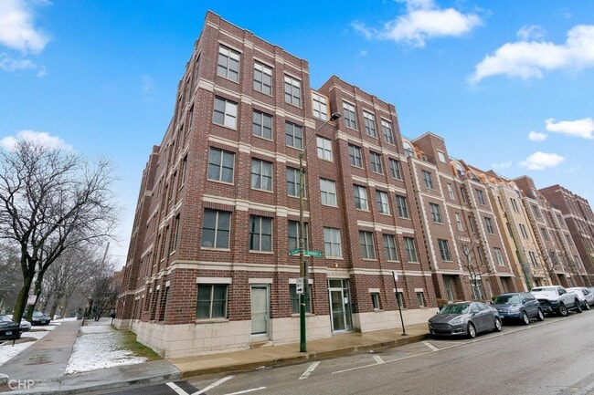 Building Photo - 2622 W Diversey Ave