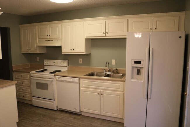 Building Photo - Town House For Rent in Augusta!