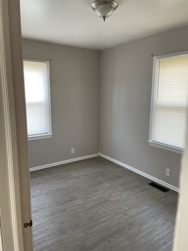 Building Photo - 1302 Chalfant