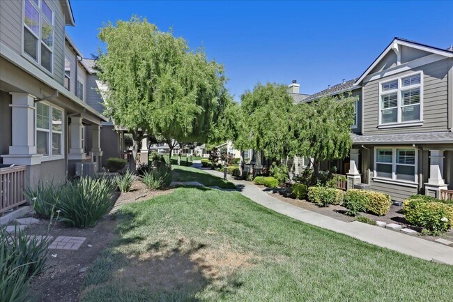 Foto del edificio - 292 Wildrose Common