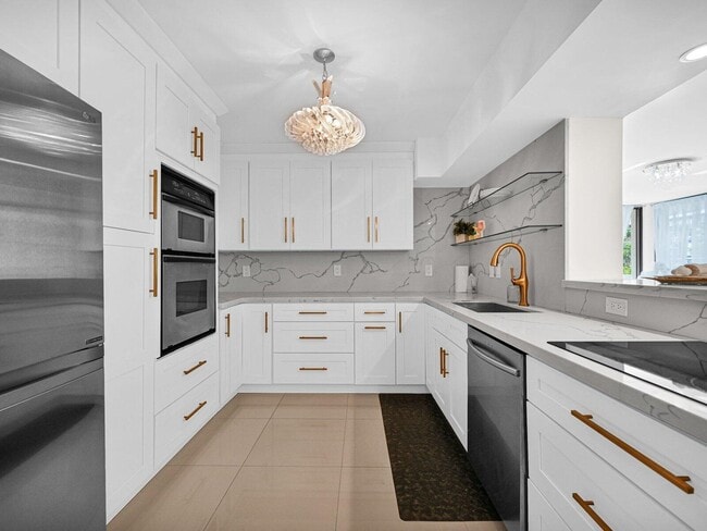 Building Photo - 2049 S Ocean Dr