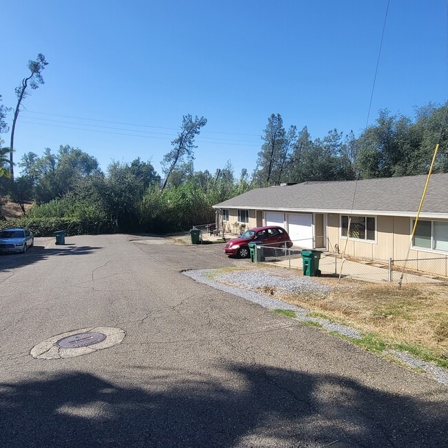 Building Photo - 2120 Rosamond St