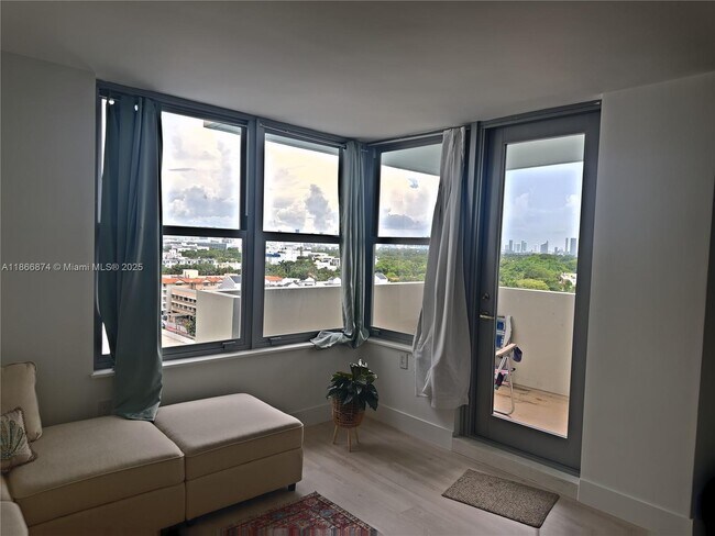 Foto del edificio - 2899 Collins Ave