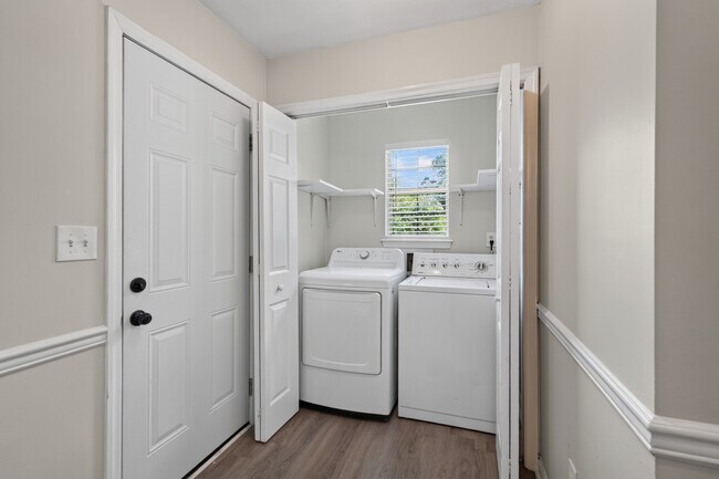 Building Photo - 9287 Hickory St