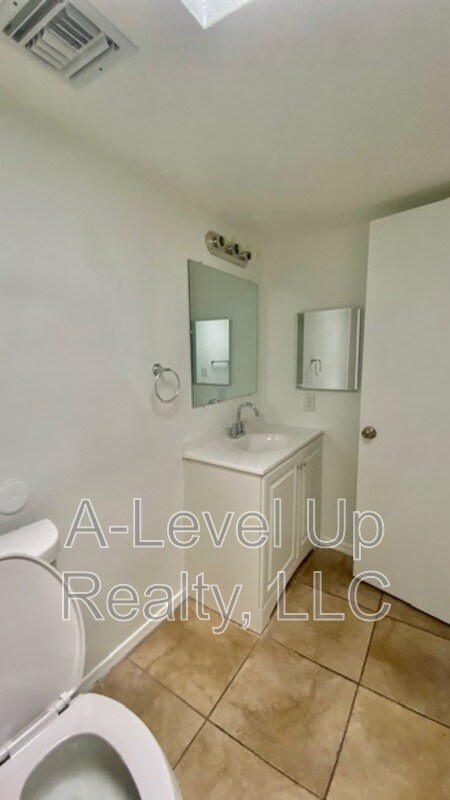 Foto del edificio - 1025 S Santa Rita Ave