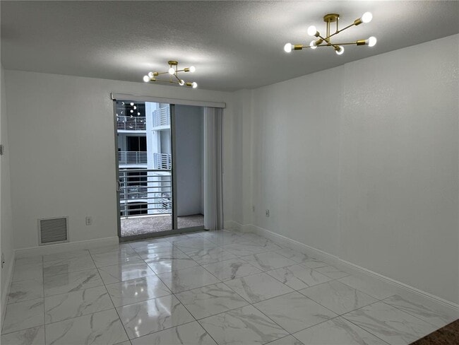 Foto del edificio - 1830 Radius Dr
