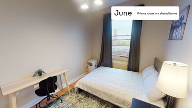 Building Photo - Private bedroom in 4 bed/1 bath Home