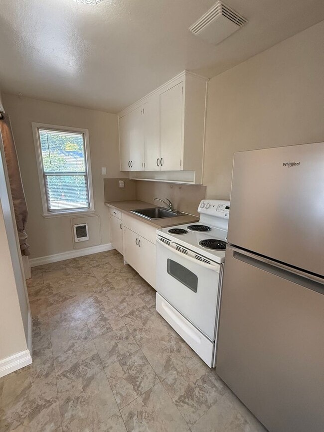 Building Photo - 3904