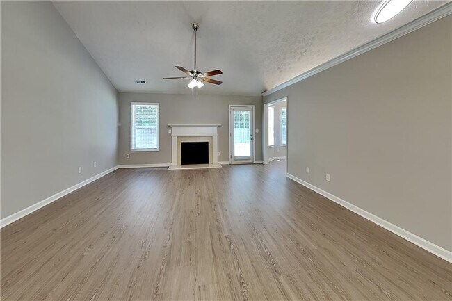 Foto del edificio - 638 Castlebrooke Way SE