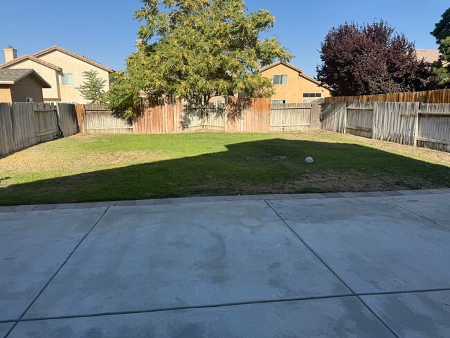 Building Photo - Brentwood Community- Centrally Located- 3 ...
