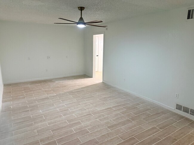 Foto del edificio - 2501 Redbud Ave