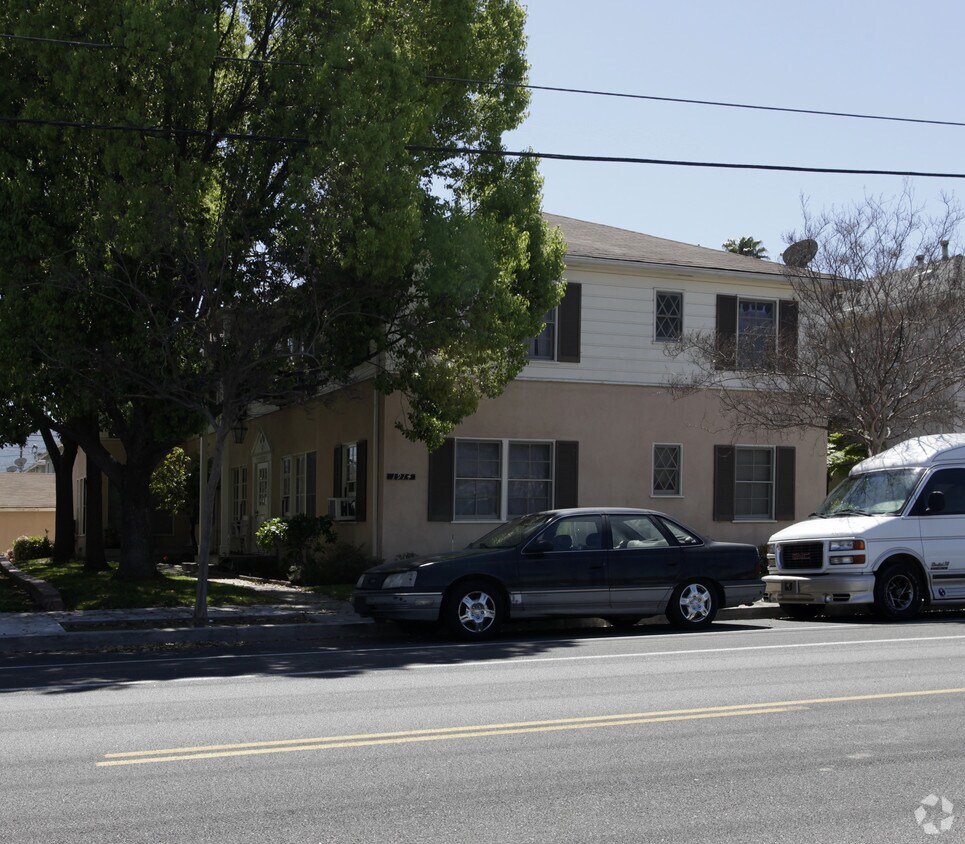 Building Photo - 1914 W Verdugo Ave