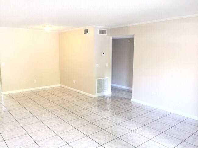 Foto del edificio - 725 Northlake Blvd