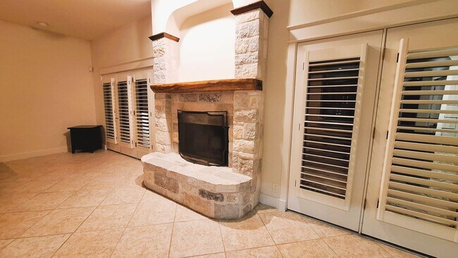 Building Photo - 130 Squires Dr