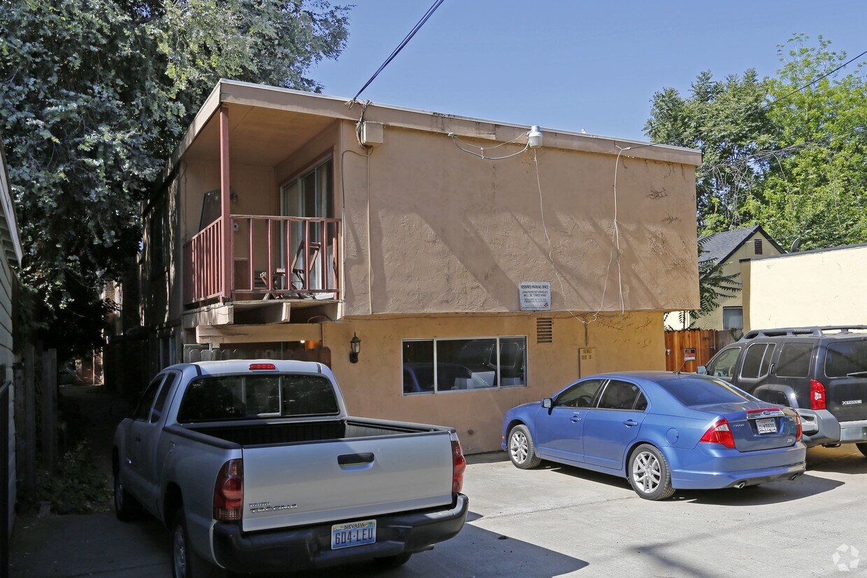Foto del edificio - 2619 E St