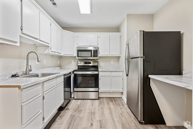 1BR, 1BA - 750SF -Skyler  Kitchen - West End Lofts
