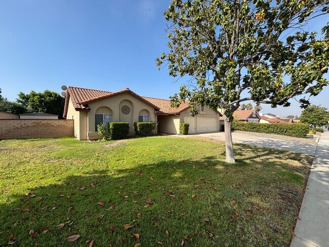 Building Photo - Newly renovated 4 bedroom in canyon crest!