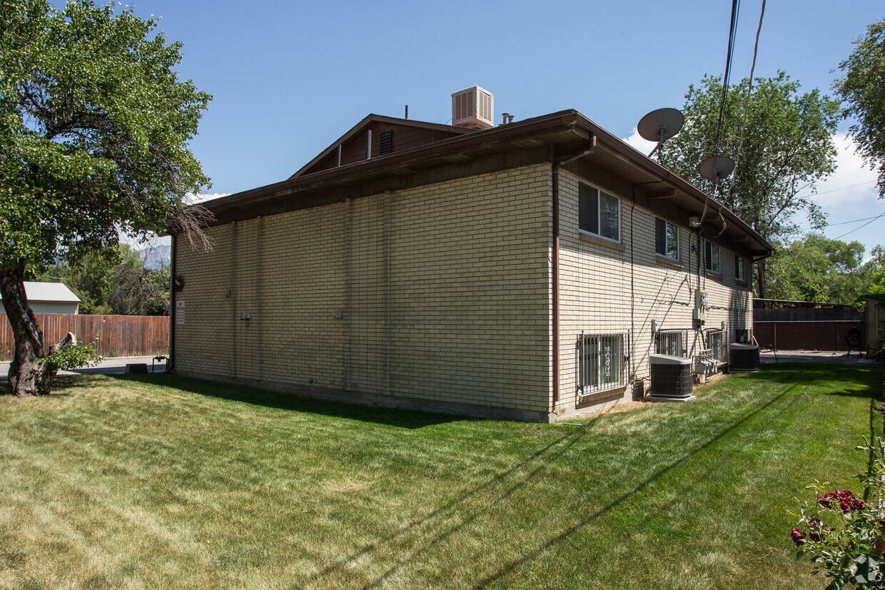 Building Photo - 330 E Sunset Ave