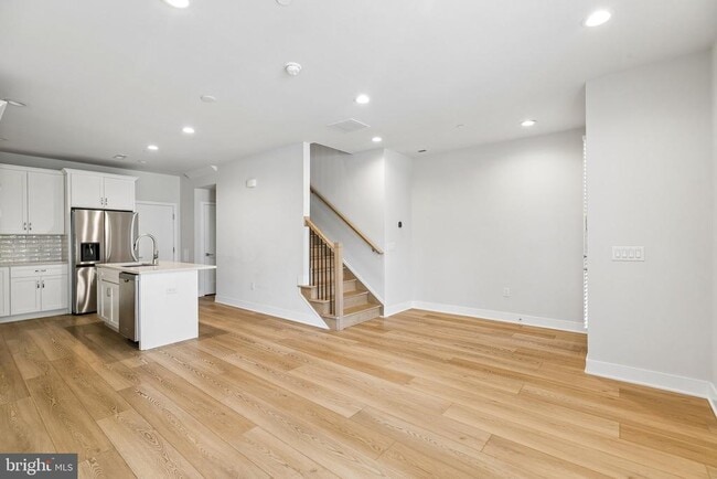 Building Photo - 2160 Northbank Pl