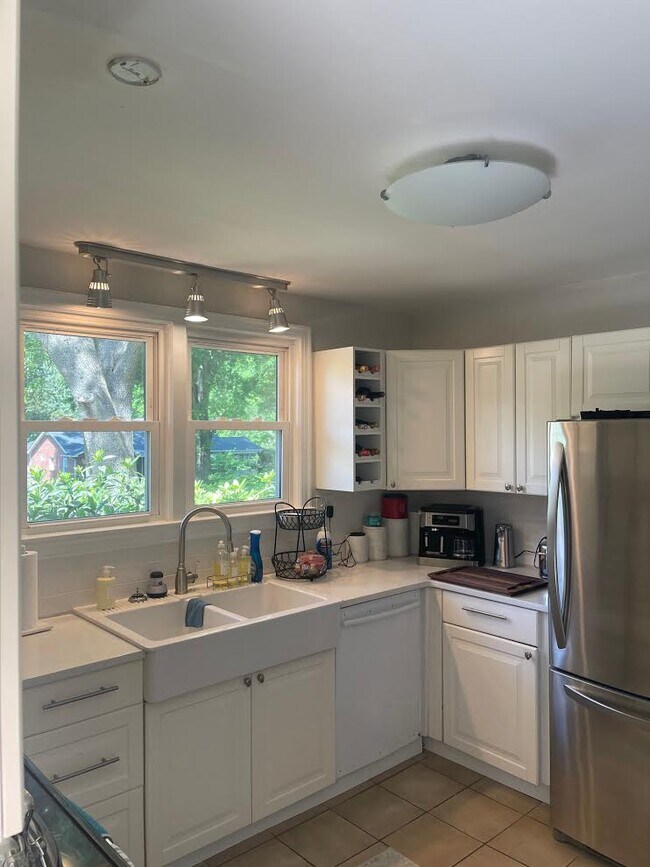 Foto del edificio - 4425 Halstead Dr