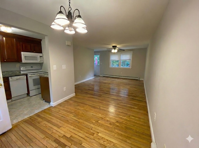 Building Photo - 144 E Main St