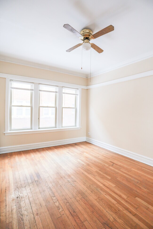Building Photo - 4800 N Damen Ave