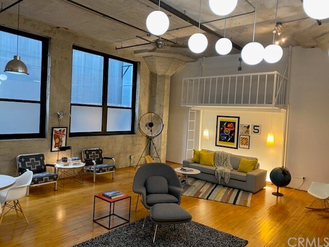 Primary Photo - 115 W 4th St