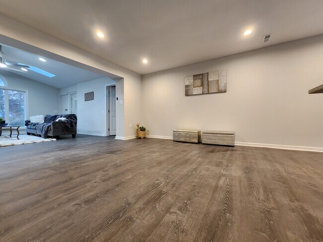 Building Photo - 7109 Lamar Dr