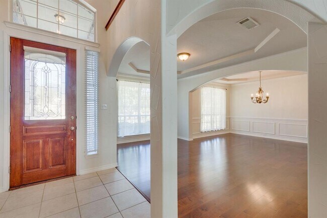 Building Photo - 10005 Huffines Dr