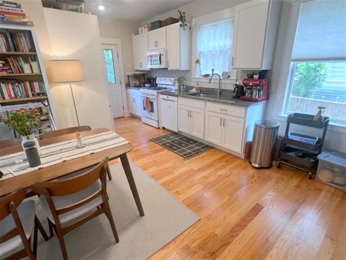 Primary Photo - 10 Linden Ave