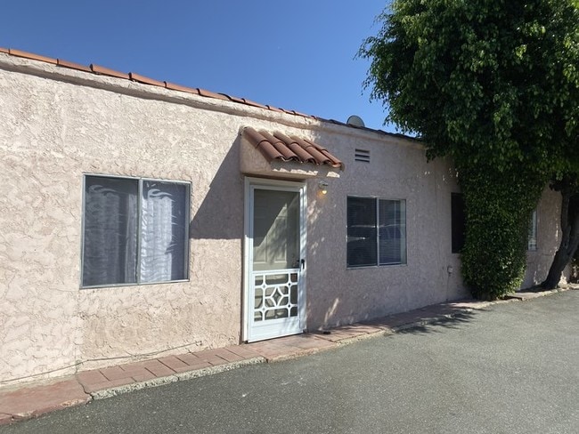 Building Photo - 1 Bedroom Apartment For Rent in Lomita