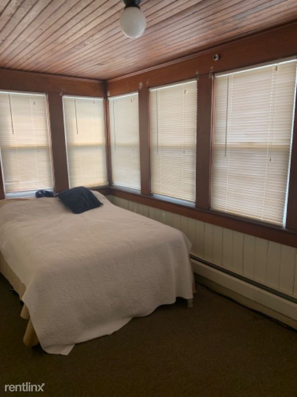 Foto principal - 7 br, 3 bath House - 39 porter ave