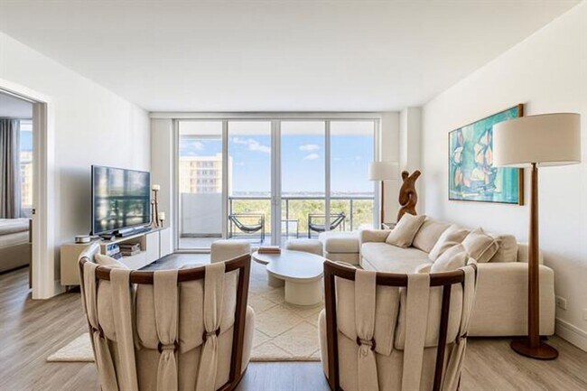 Foto del edificio - 5601 Collins Ave