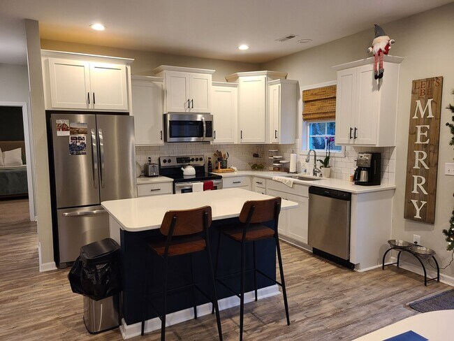 Foto del edificio - 3 Bed, 2.5 Bath home in Hampstead