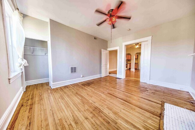 Building Photo - 3537 Giles 2F