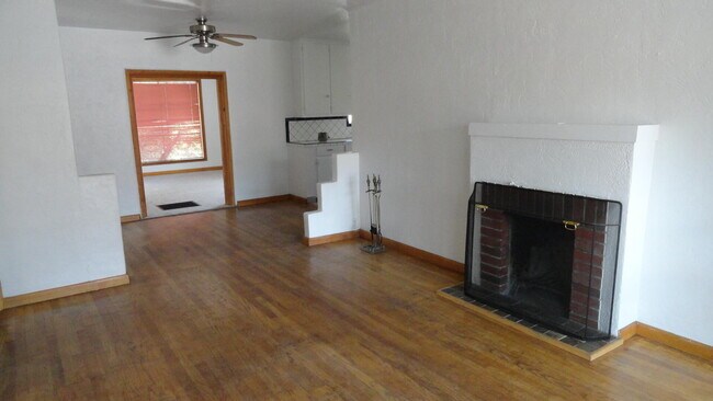 Foto del edificio - 725 Carlisle Blvd NE
