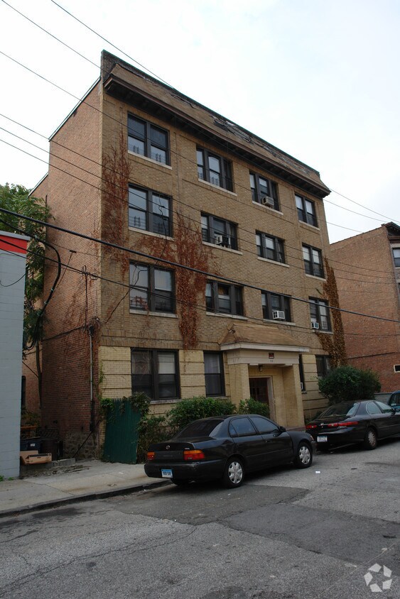 Building Photo - 18-26 Rollins St