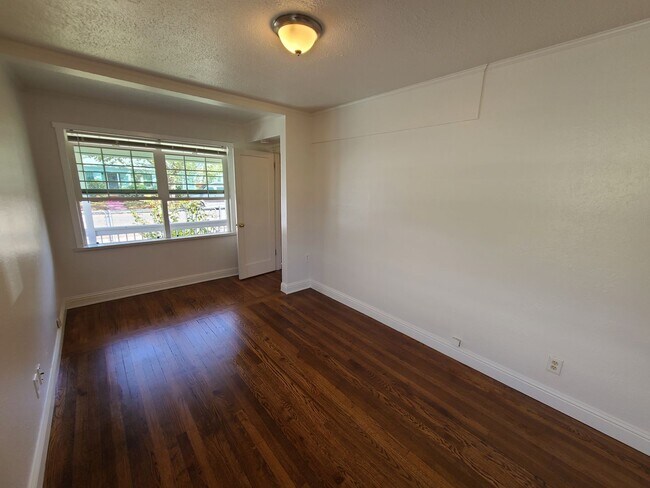 Building Photo - Beautiful 3 Bedroom House looking for a ne...