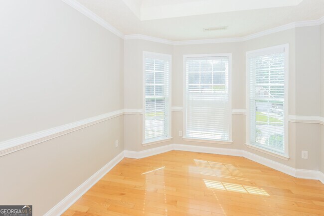 Building Photo - 220 Creekside Cir