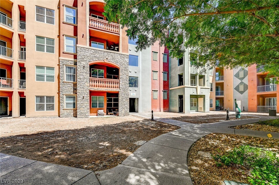 Foto principal - 26 E Serene Ave