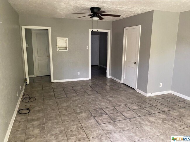 Foto del edificio - 710 Sutton Dr