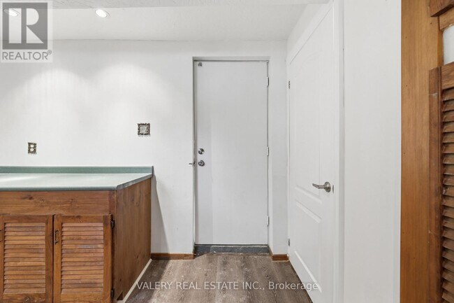 Photo du bâtiment - 2768 Bucklepost Crescent