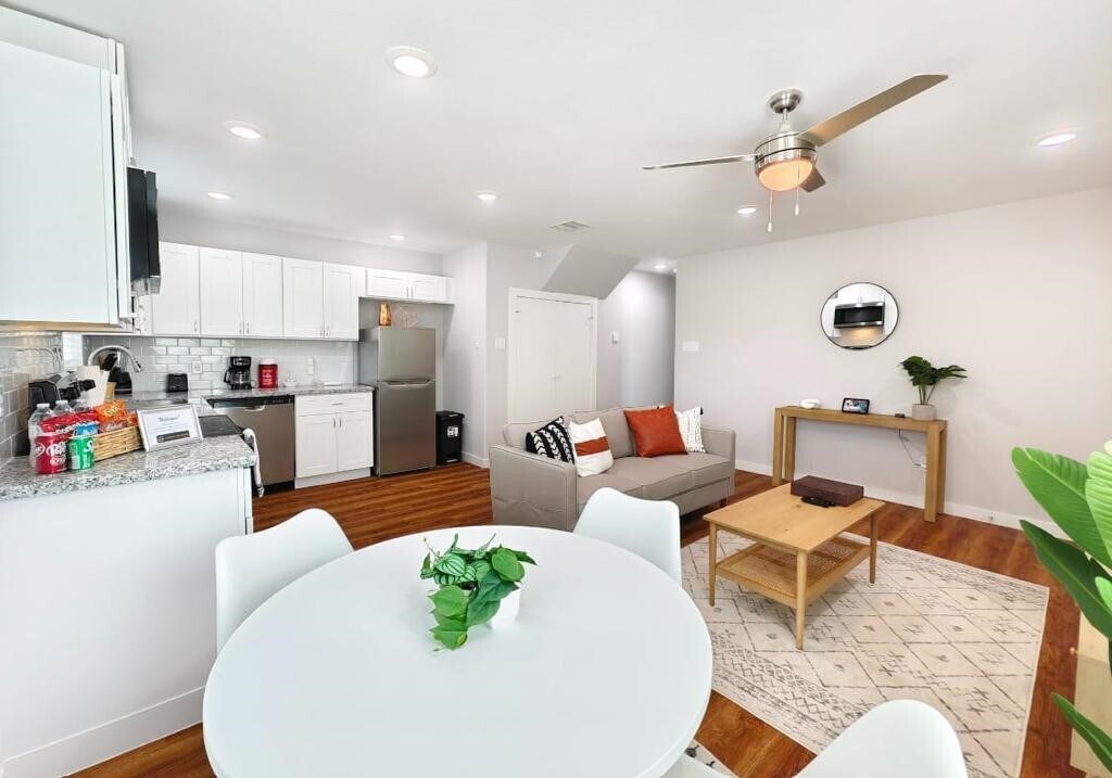 Foto principal - 8215 Hanna St