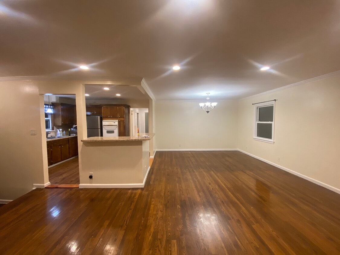 living room - 10511 87th St
