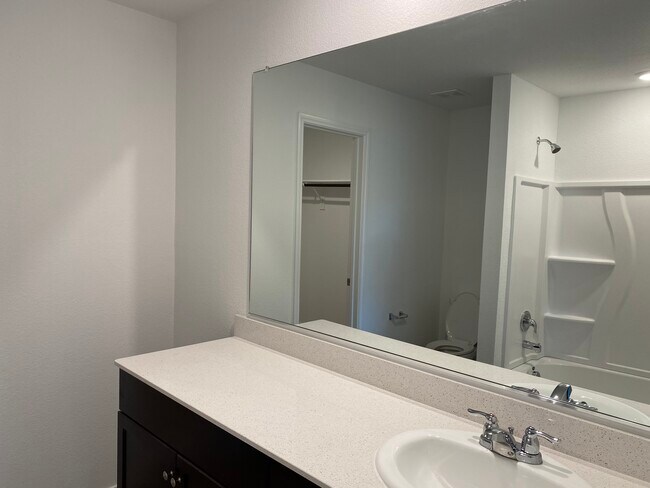 Master bath - 326 Moray Dr